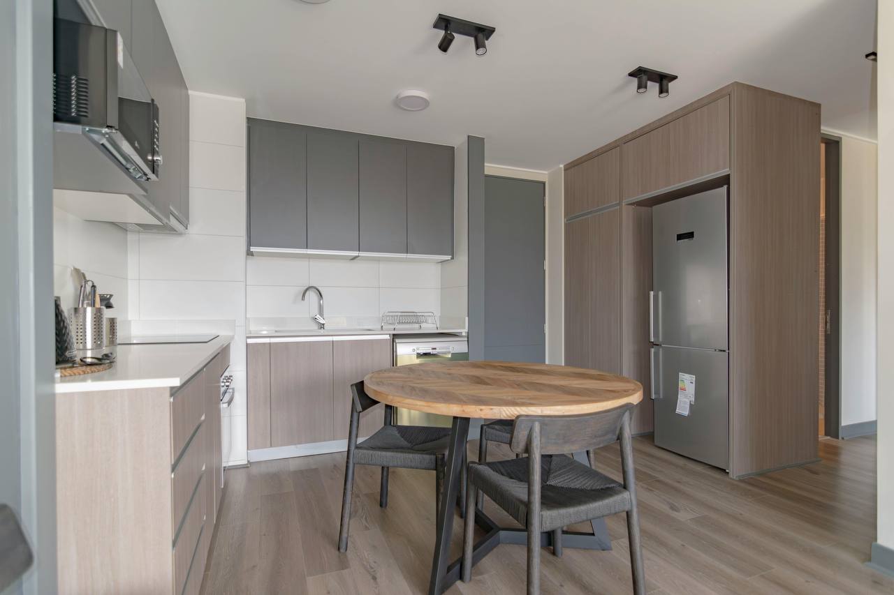 Suelo de madera instalado por Reformas Made